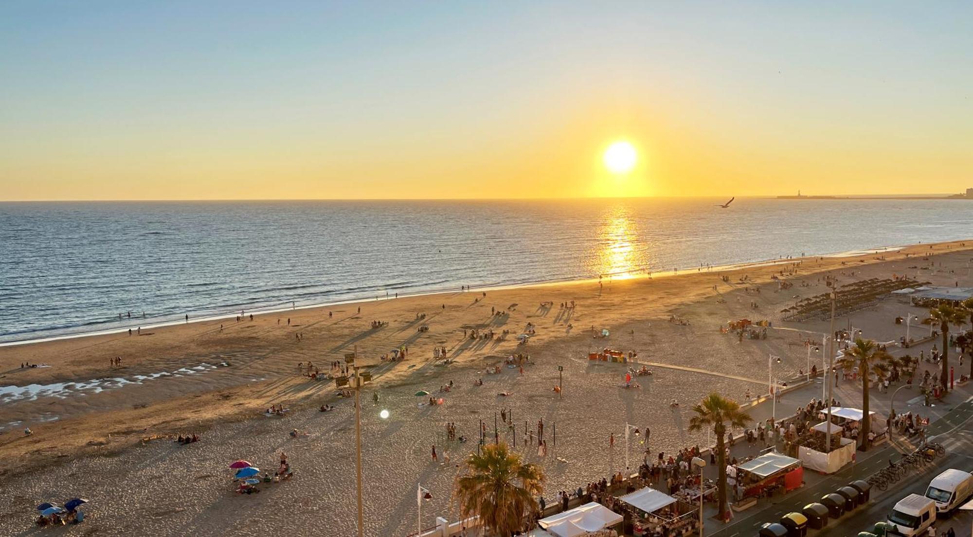 Sunset Victoria Beach Cadiz Exterior photo